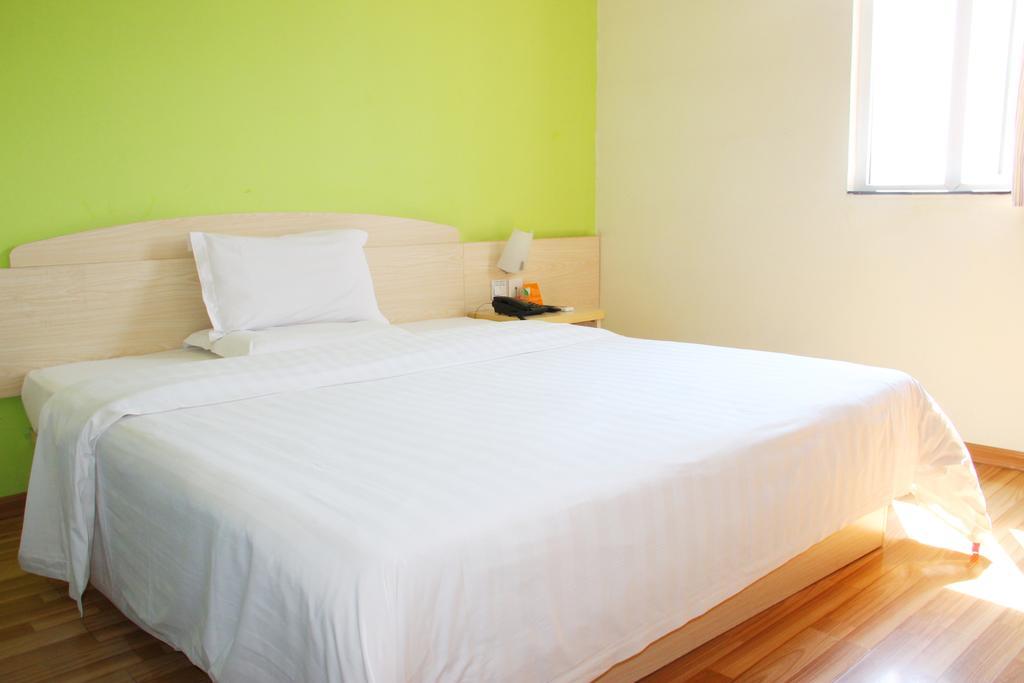 7Days Inn Guangzhou Zhongda North Gate Square Room photo