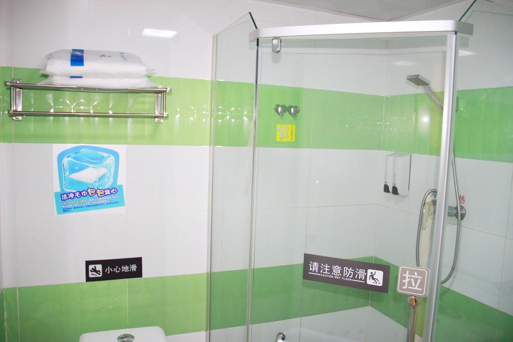 7Days Inn Guangzhou Zhongda North Gate Square Room photo