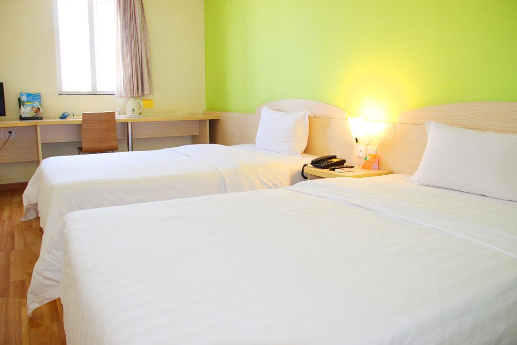 7Days Inn Guangzhou Zhongda North Gate Square Room photo